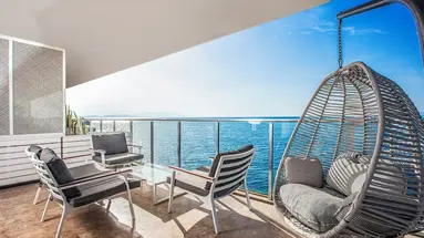 Charisma De Luxe Hotel