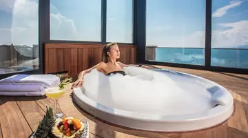 Charisma De Luxe Hotel