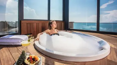 Charisma De Luxe Hotel