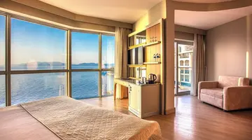 Charisma De Luxe Hotel