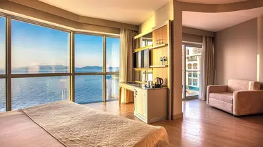 Charisma De Luxe Hotel