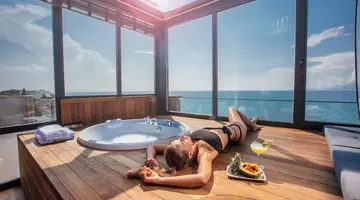 Charisma De Luxe Hotel