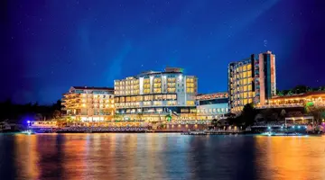 Charisma De Luxe Hotel