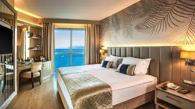 Charisma De Luxe Hotel