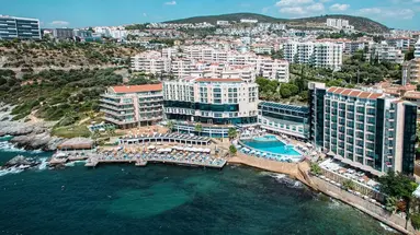 Charisma De Luxe Hotel