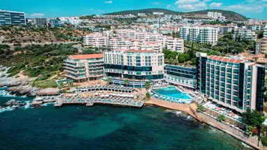 Charisma De Luxe Hotel