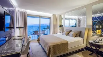 Charisma De Luxe Hotel
