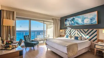 Charisma De Luxe Hotel