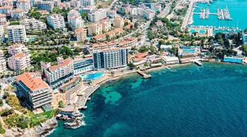 Charisma De Luxe Hotel