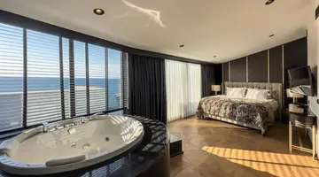 Charisma De Luxe Hotel