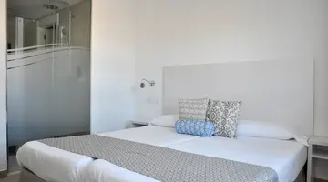 CHEVY HOTEL & SUITES