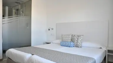 CHEVY HOTEL & SUITES