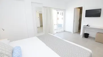 CHEVY HOTEL & SUITES