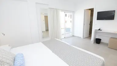 CHEVY HOTEL & SUITES