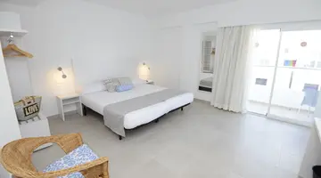 CHEVY HOTEL & SUITES