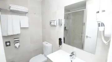 CHEVY HOTEL & SUITES