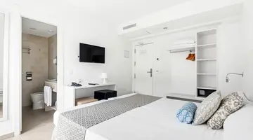 CHEVY HOTEL & SUITES