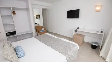CHEVY HOTEL & SUITES