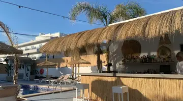 CHEVY HOTEL & SUITES