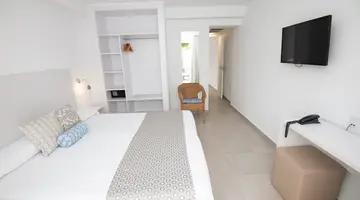 CHEVY HOTEL & SUITES