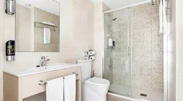 CHEVY HOTEL & SUITES
