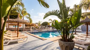 CHEVY HOTEL & SUITES