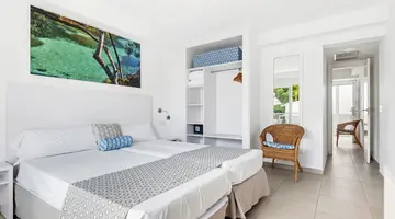 CHEVY HOTEL & SUITES
