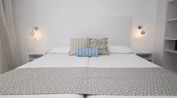 CHEVY HOTEL & SUITES