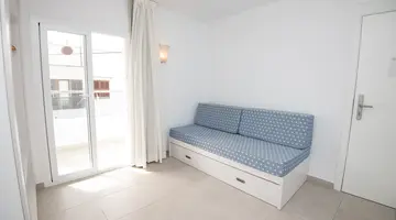 CHEVY HOTEL & SUITES