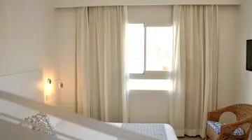 CHEVY HOTEL & SUITES