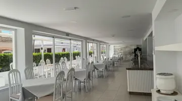 CHEVY HOTEL & SUITES