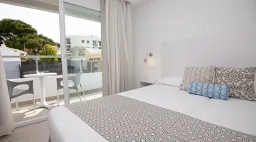 CHEVY HOTEL & SUITES