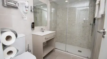 CHEVY HOTEL & SUITES