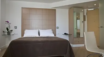 Chic Hotel