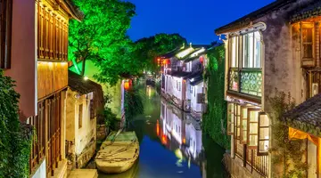CHINY - 2 metropolie i wodne miasta UNES