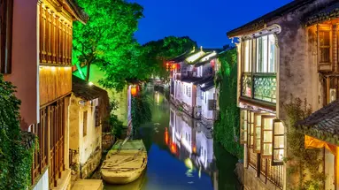 CHINY - 2 metropolie i wodne miasta UNES