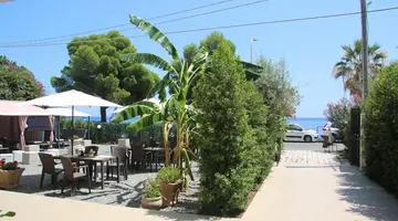 ChrisMare Hotel