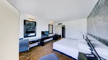 Cinnamon Lakeside Colombo