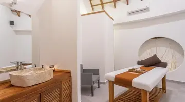 Cinnamon Velifushi Maledives