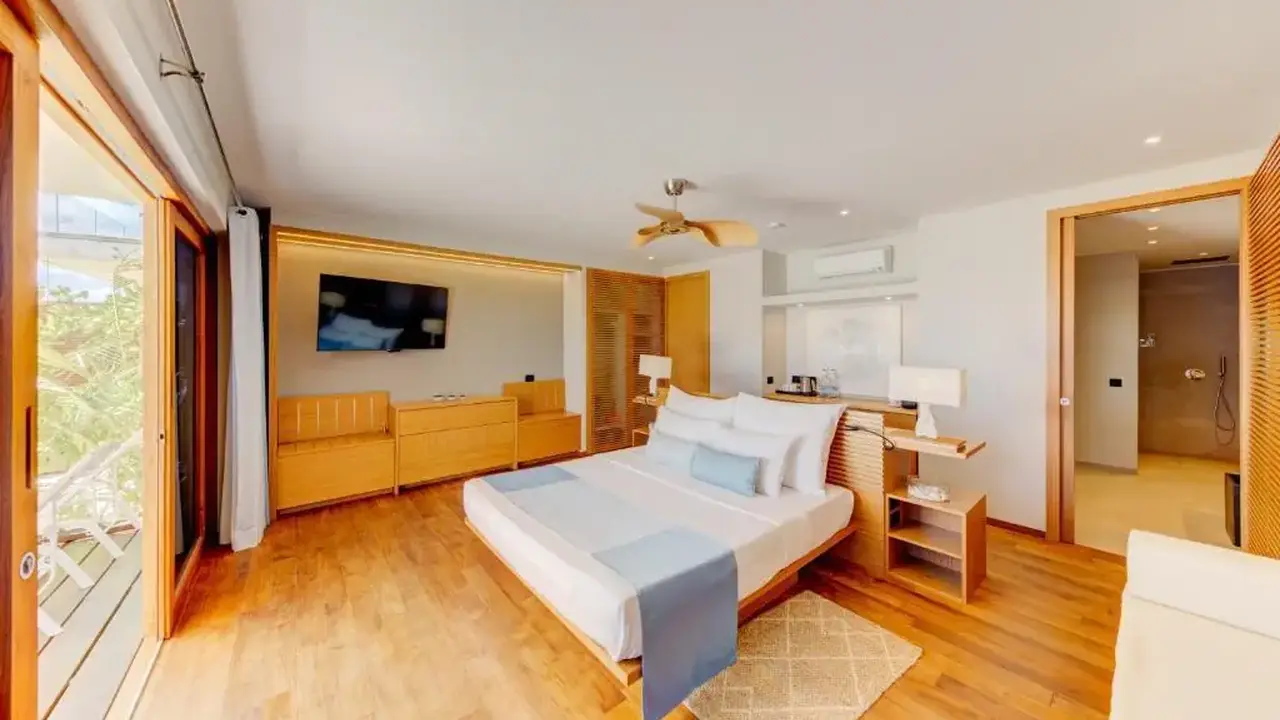Cinnamon Velifushi