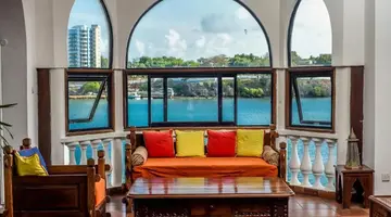CityBlue Creekside Hotel & Suites