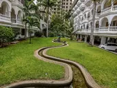 CityBlue Creekside Hotel & Suites