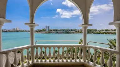 CityBlue Creekside Hotel & Suites
