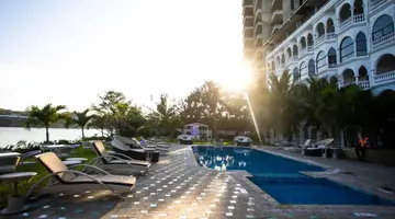 CityBlue Creekside Hotel & Suites