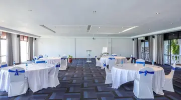 CityBlue Creekside Hotel & Suites