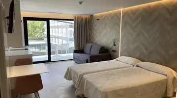 Climia Belroy 4 Superior Hotel