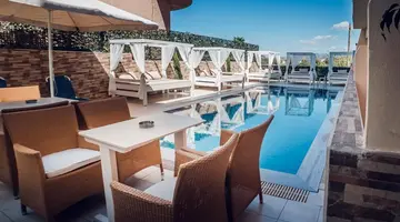 Cloud 9 Hotel