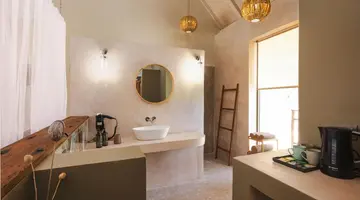 Clove Island Essence & SPA
