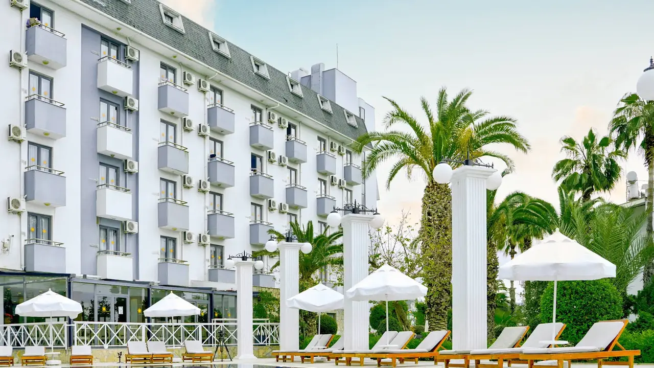 Club Aqua Plaza