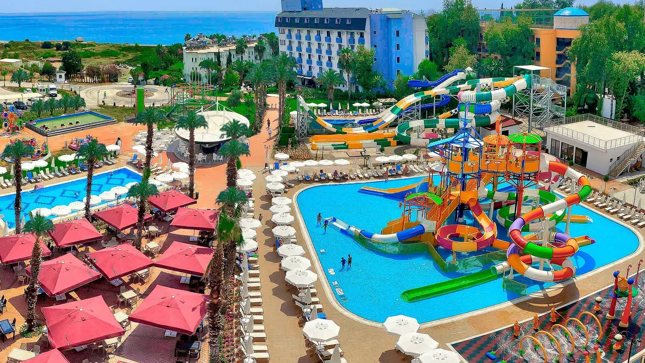 Club Aqua Plaza